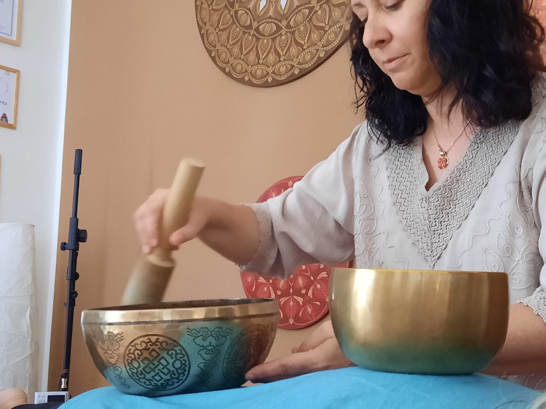 Massaggio sonoro con campane tibetane