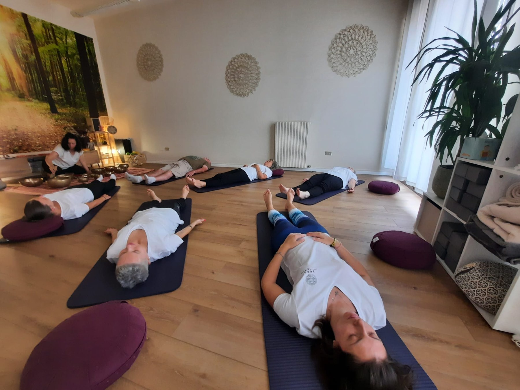 Momenti di pratica, trattamenti e vita dello Studio Olistico Yoga
